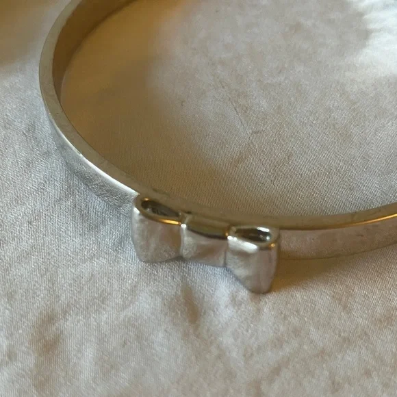 Kate Spade: Silver Tone Bow Bracelet- Marks - Picture 5 of 16